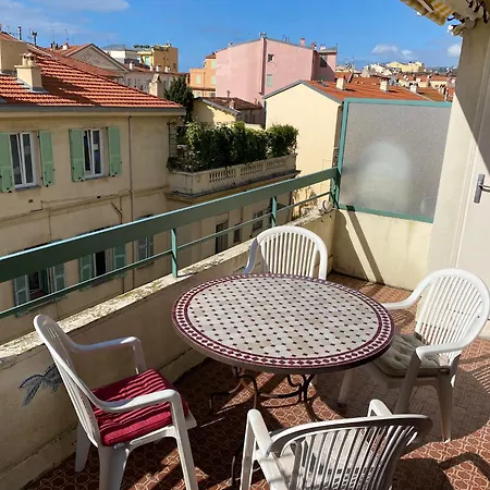 Trois Pieces Avec Terrasse