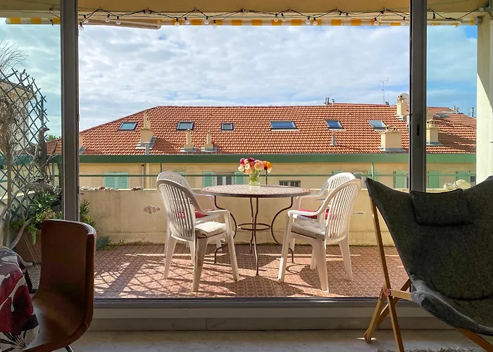 Trois Pieces Avec Terrasse * マントン