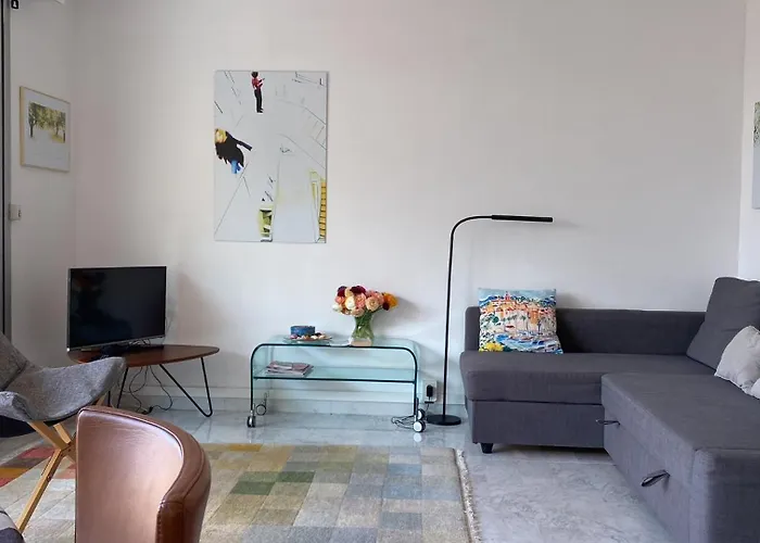 Trois Pieces Avec Terrasse * マントン