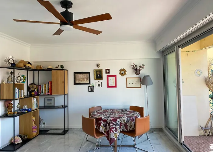 Trois Pieces Avec Terrasse * マントン